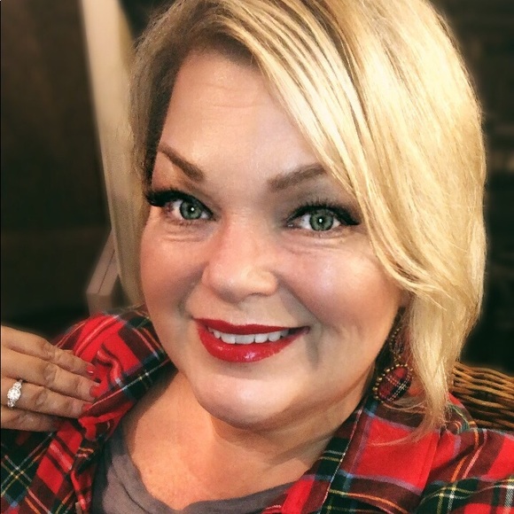 Meet your Posher, Becci - Picture 3 of 3